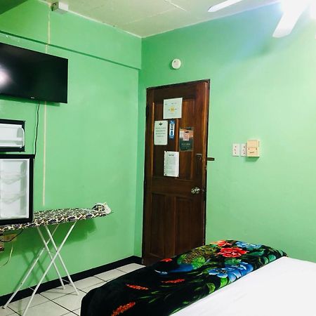 Chaleanor Hotel Dangriga Buitenkant foto