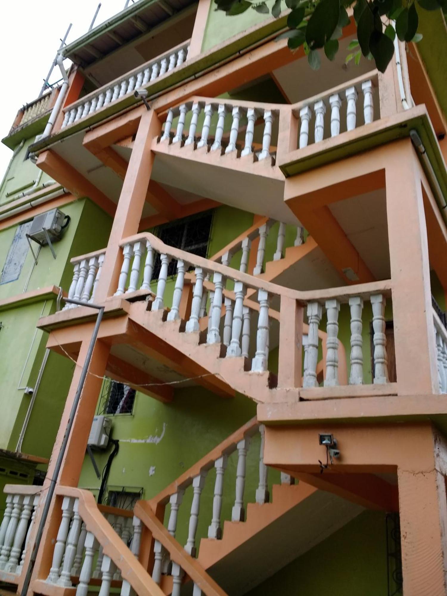 Chaleanor Hotel Dangriga Buitenkant foto
