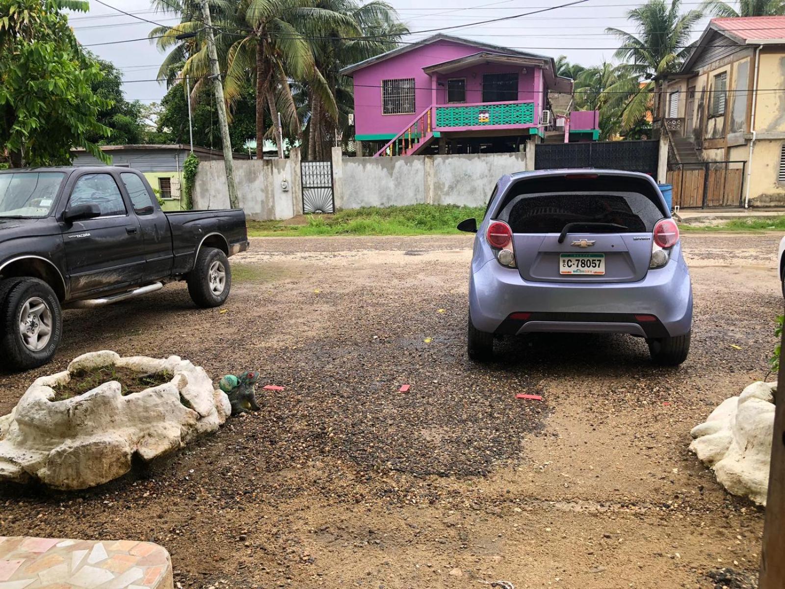 Chaleanor Hotel Dangriga Buitenkant foto