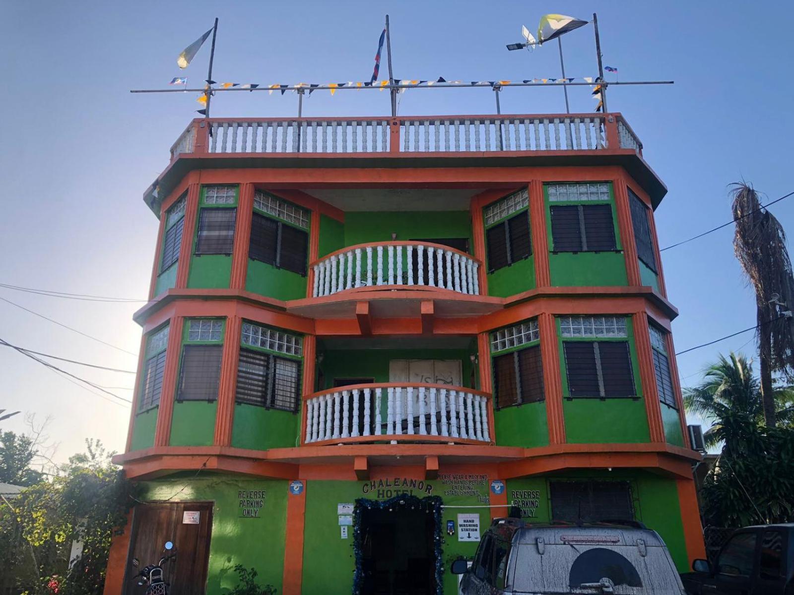 Chaleanor Hotel Dangriga Buitenkant foto
