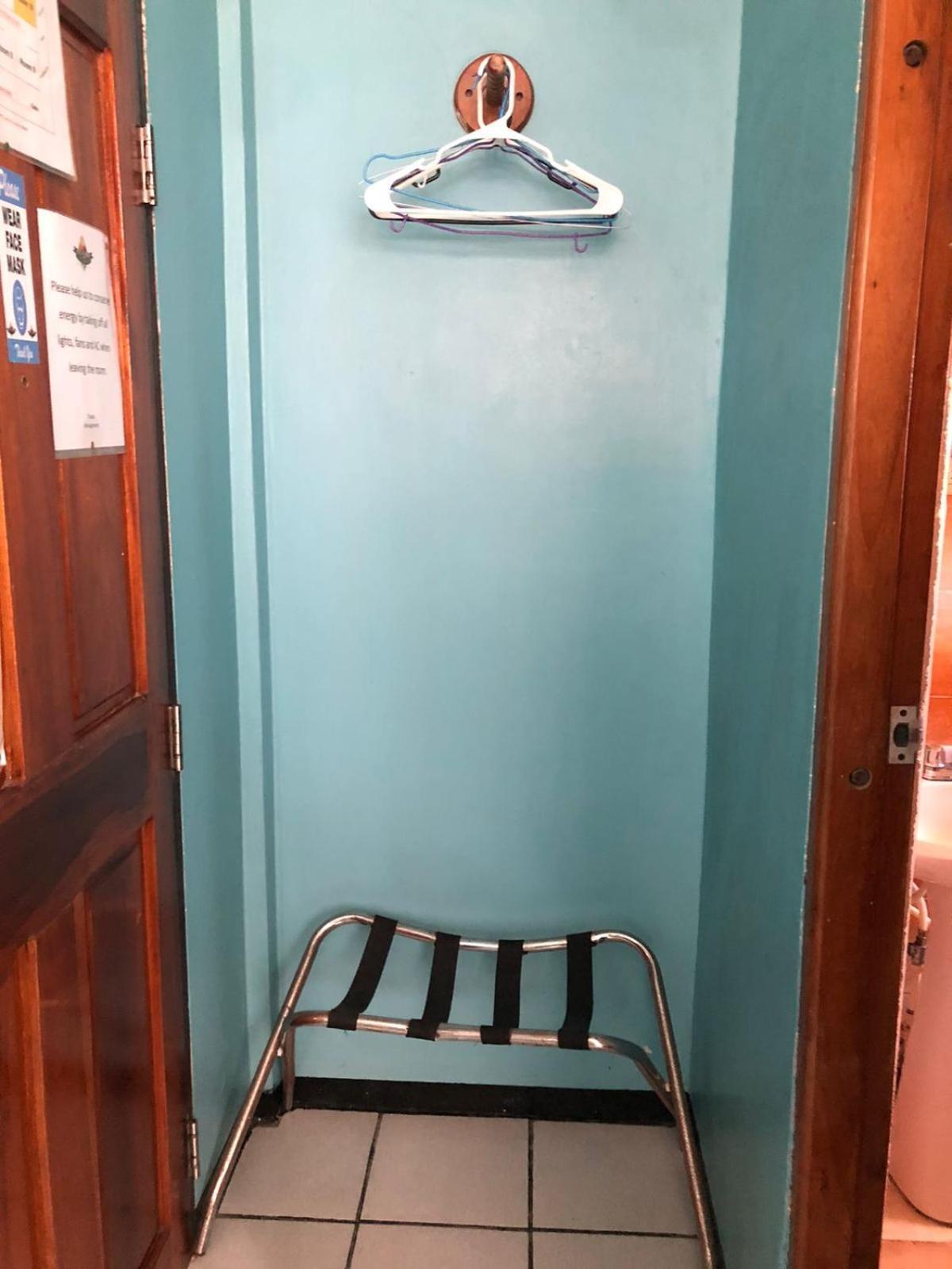 Chaleanor Hotel Dangriga Buitenkant foto