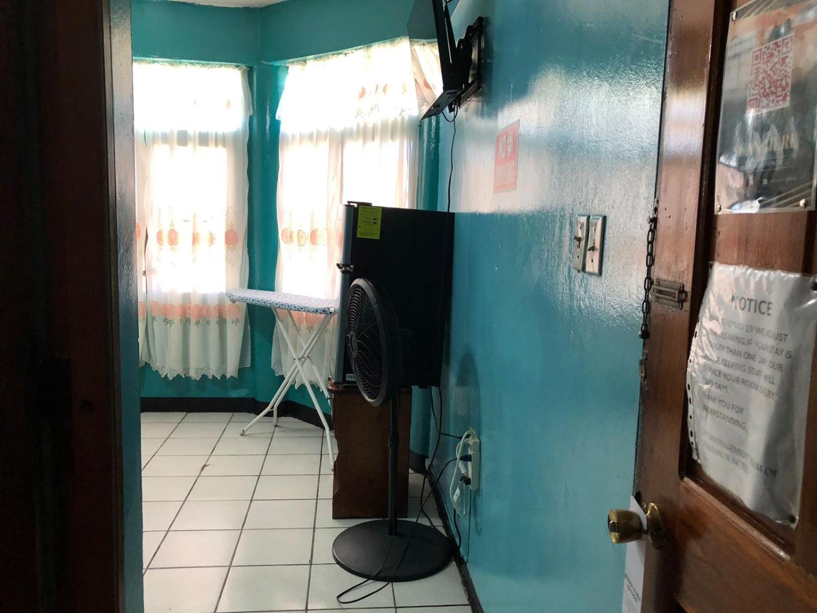 Chaleanor Hotel Dangriga Buitenkant foto