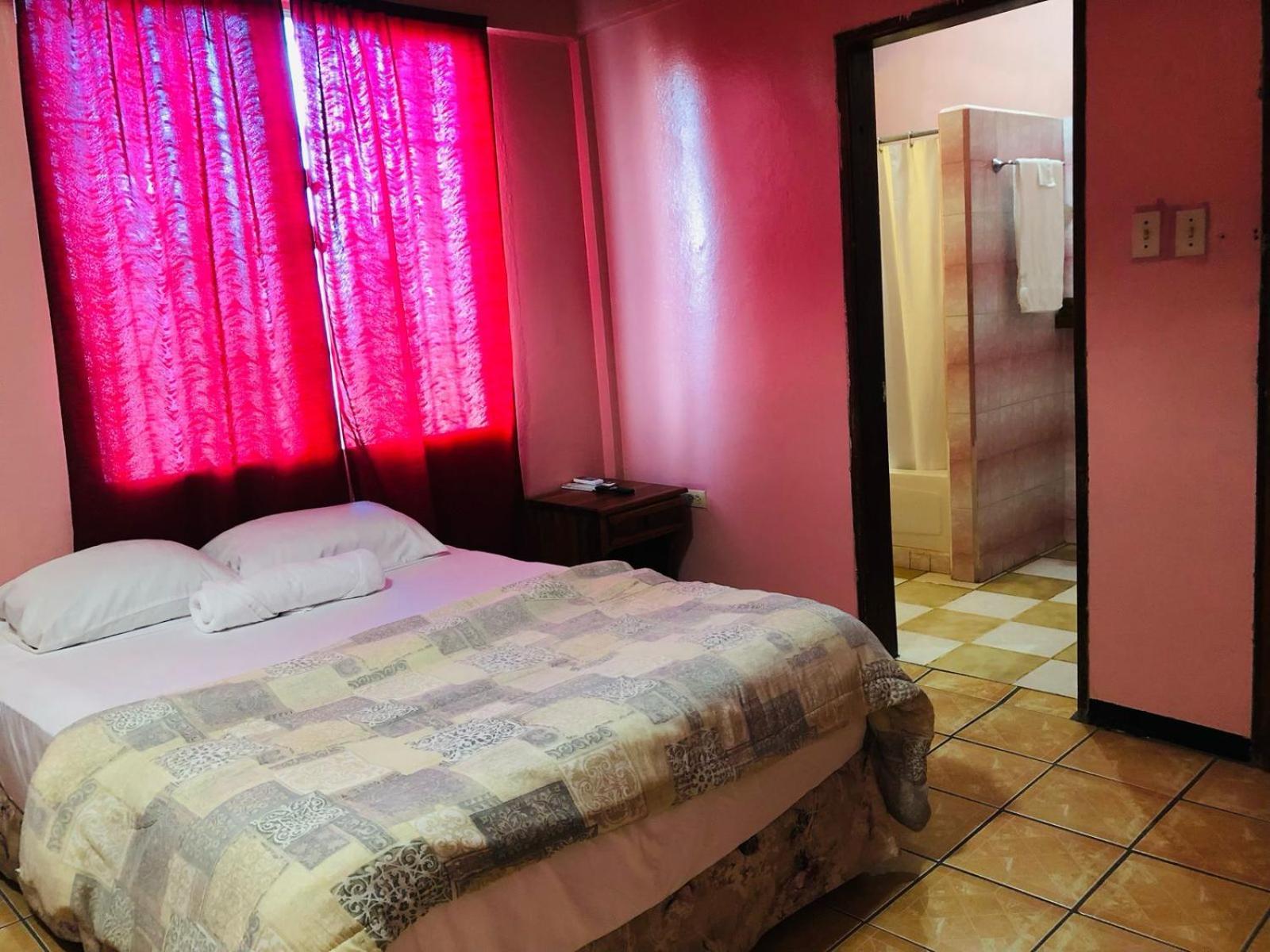 Chaleanor Hotel Dangriga Buitenkant foto