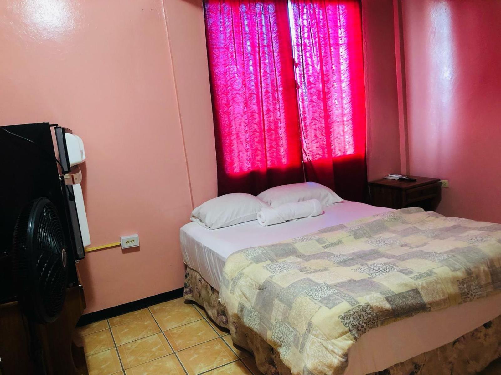 Chaleanor Hotel Dangriga Buitenkant foto